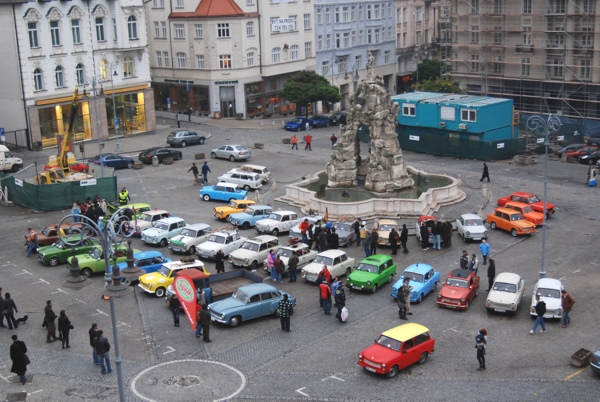 Odpoledn� st�n� na Zeln�m trhu kolem ka�ny